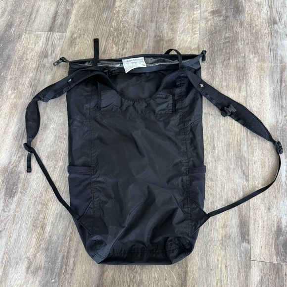 NWOT! Catalyst WATERPROOF 20L BACKPACK - Black - Picture 9 of 12